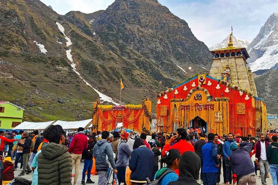 உத்​த​ராகண்ட் மாநிலத்தில் மலைப்பகுதியில் அமைந்துள்ளது  முக்கிய சிவன் தலங்களில் ஒன்றான கேதாரிநாத்.