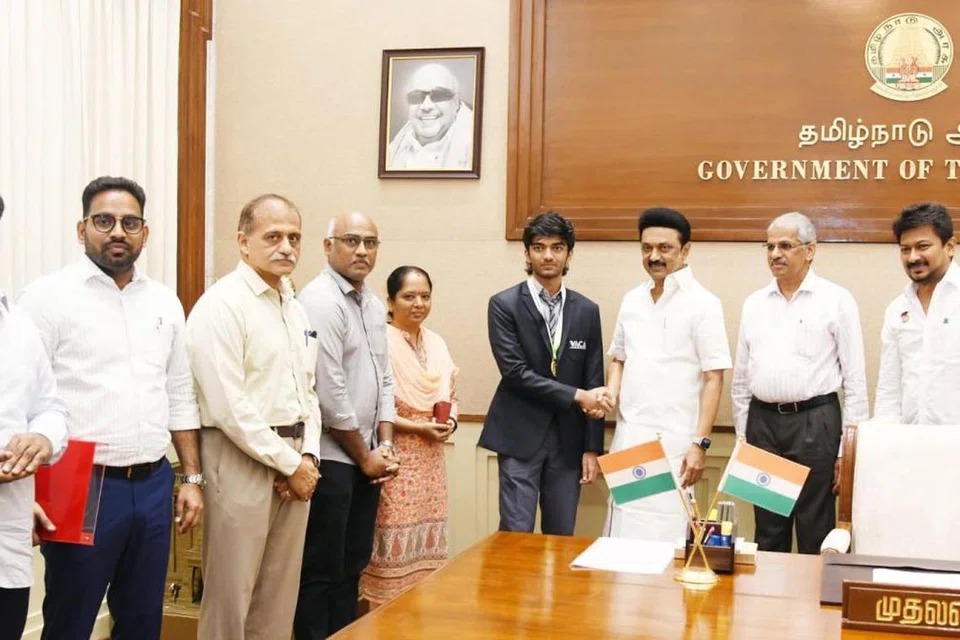 கேண்டிடேட்ஸ் தொடரில் சாதனை படைத்துள்ள சதுரங்க விளையாட்டு வீரர் டி.குகேஷுக்கு தமிழக முதல்வர் மு.க.ஸ்டாலின் தனது பாராட்டுகளைத் தெரிவித்துள்ளார்.
