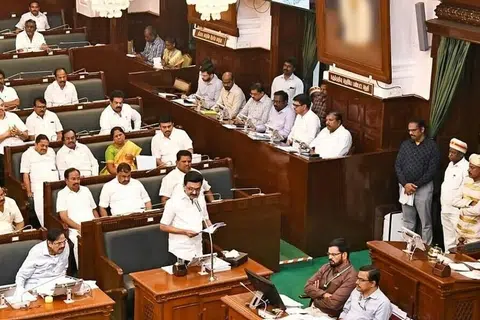 மகாத்மா காந்தி தேசிய ஊரக வேலை உறுதித் திட்டத்தின்படி, கிராமப்​புறங்களைச் சேர்ந்தோருக்கு வேலை​வாய்ப்பு உறுதி செய்​யப்​பட வேண்டும் என்று தீர்மானத்தில் முதல்வர் ஸ்டாலின் குறிப்பிட்டுள்ளார்.