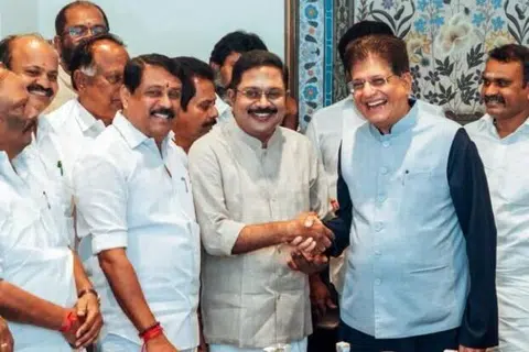 பியூஷ் கோயலுடன் டிடிவி தினகரன்.