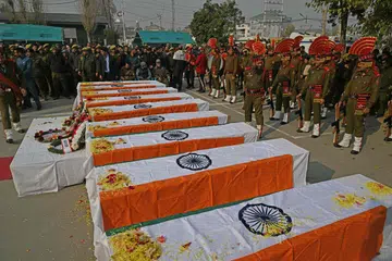 காவல் நிலைய வெடிப்பில் மாண்டோருக்கு மலரஞ்சலி செலுத்தப்பட்டது.