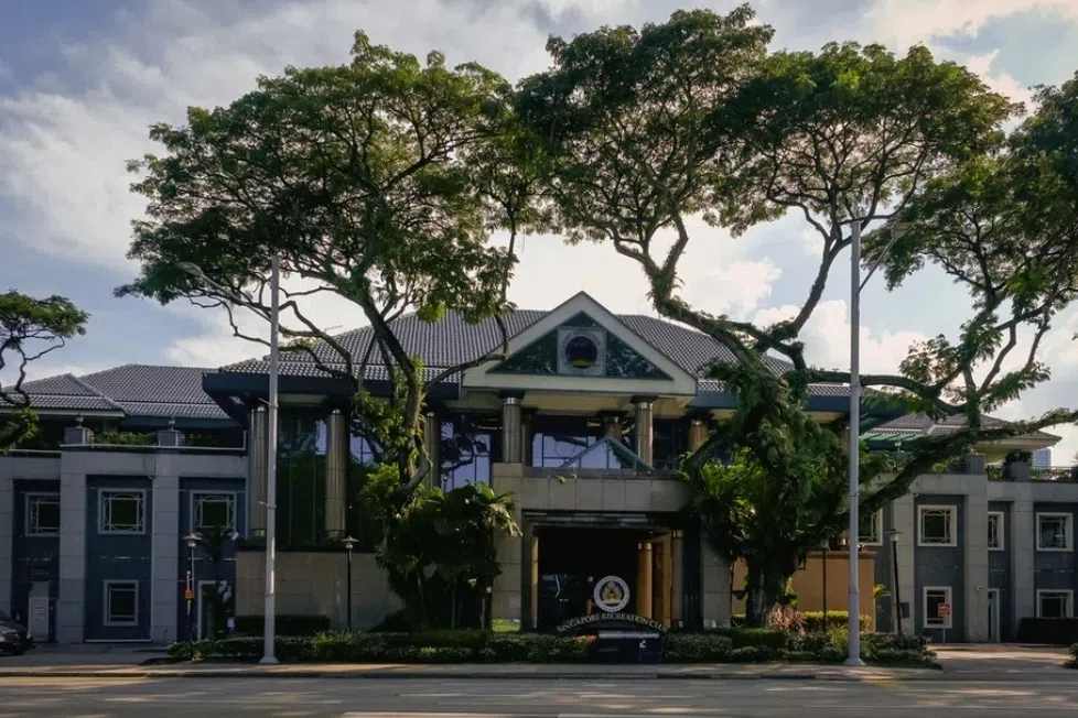 மேசைப்பந்தாட்ட அறையை வேலையிடமாக மாற்றத் தீர்மானம்: நீதிமன்றம் சென்ற உறுப்பினர்கள்