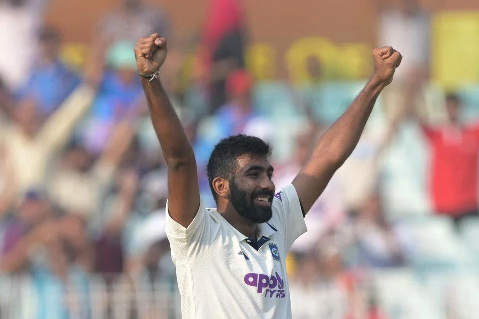பும்ரா ஐந்து விக்கெட்டுகள் வீழ்த்தி அசத்தினார்.
