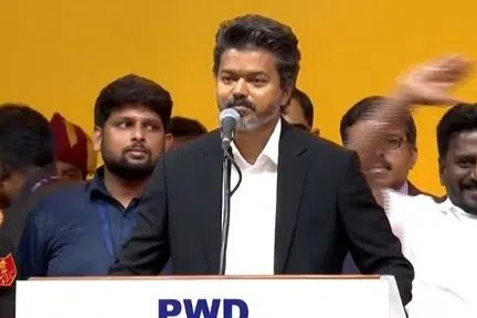 தமிழக முதல்வராகப் பதவியேற்றார் விஜய்