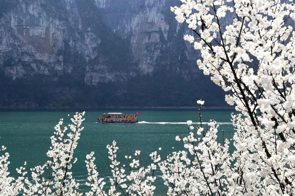 சீனாவில் உல்லாசப் படகுகள் கவிழ்ந்து 9 பேர் மரணம் 