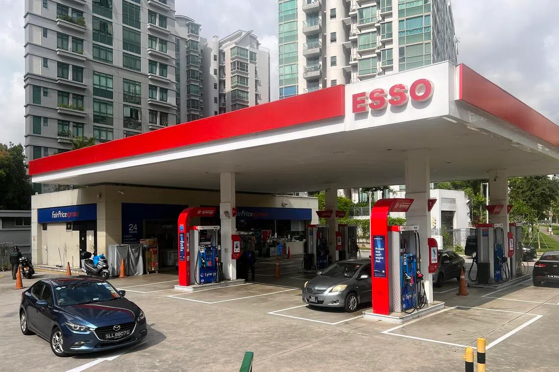 எஸ்ஸோ பெட்ரோல் நிலையங்களைக் கையகப்படுத்தும் இந்தோனீசியக் குழுமம்