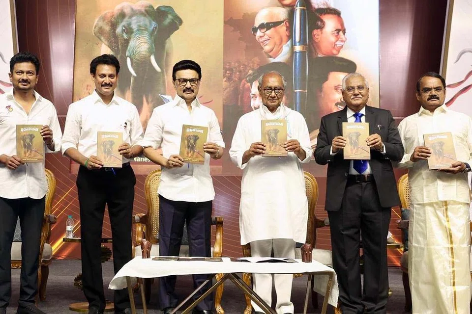 பள்ளிக் கல்வித்துறை அமைச்சர் அன்பில் மகேஸ் எழுதிய ‘தேசிய கல்விக்கொள்கை 2020 எனும் மதயானை’ என்னும் நூலை அண்ணா நூற்றாண்டு நூலக வளாகத்தில் மே 17ஆம் தேதி  முதல்வர் மு.க.ஸ்டாலின் வெளியிட்டார். அந்நிகழ்ச்சியில்,  துணை முதல்வர் உதயநிதி, இஸ்ரோ முன்னாள் விஞ்ஞானி மயில்சாமி அண்ணாதுரை, மத்திய பிரதேச முன்னாள் முதல்வர் திக் விஜய்சிங், உச்​ச நீ​தி​மன்ற முன்னாள் நீதிபதி வெ.கோபால கவுடா.