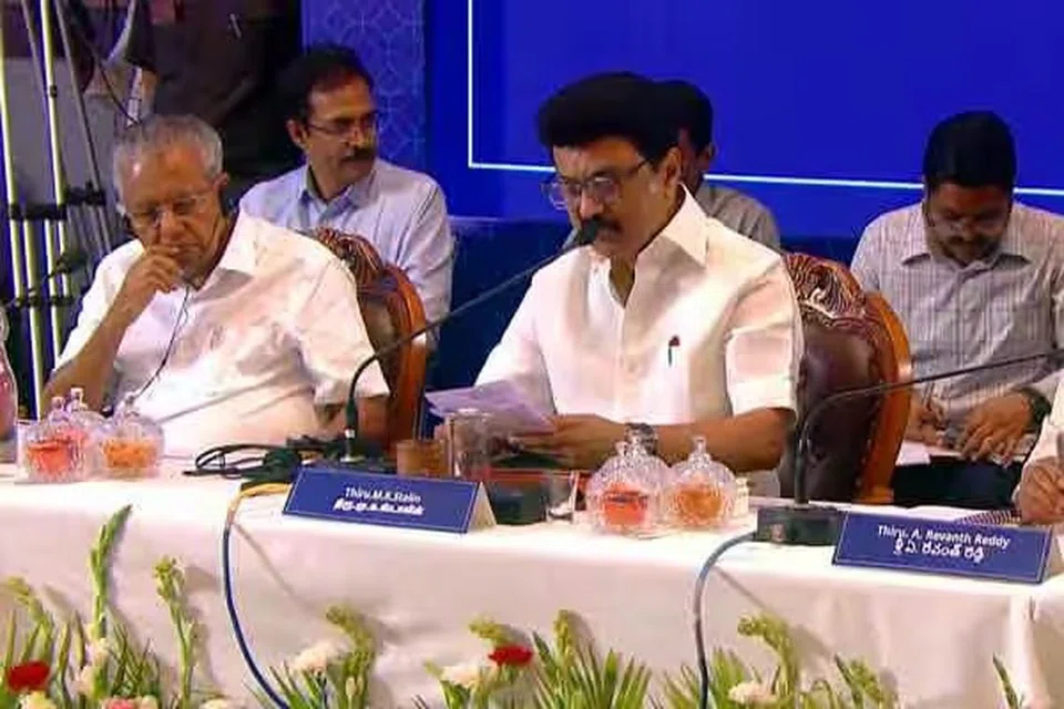 சனிக்கிழமை நடைபெற்ற கூட்டுக்குழுக் கூட்டத்தில் பேசிய மு.க.ஸ்டாலின், ஜனநாயகத்தைக் காக்க பல்வேறு கட்சிகள் ஓரணியில் திரண்டிருப்பதாகக் குறிப்பிட்டார்.