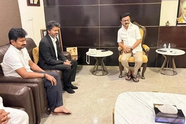 ஸ்டாலினை நேரில் சந்தித்து வாழ்த்து பெற்ற விஜய்