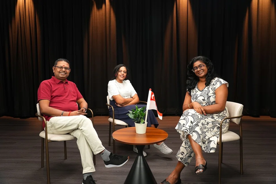 தமிழ் முரசின் மூன்று தலைமுறைச் செய்தியாளர்கள், 
வீ. பழனிச்சாமி, இளவரசி ஸ்டீஃபன், கீர்த்திகா ரவீந்திரன்.