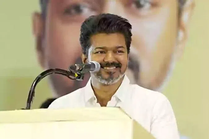 ஒற்றுமையாகக் களமாடி ஆட்சிப்பீடத்தைக் கைப்பற்றுவோம்: விஜய்