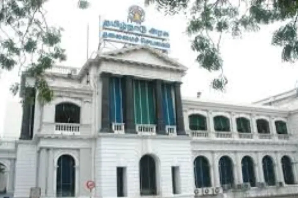 முந்தைய ஆண்டுகளில் இந்தியாவில் அதிகம் கடன் வாங்கும் மாநிலங்களின் பட்டியலில் தமிழ்நாடு இரண்டாவது இடத்தில் இருந்தது. 