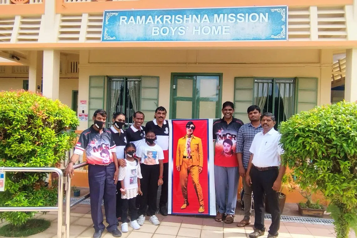 நற்செயல்கள் மூலம் எம்ஜிஆருக்கு சிங்கப்பூர் ரசிகர்கள் நினைவஞ்சலி