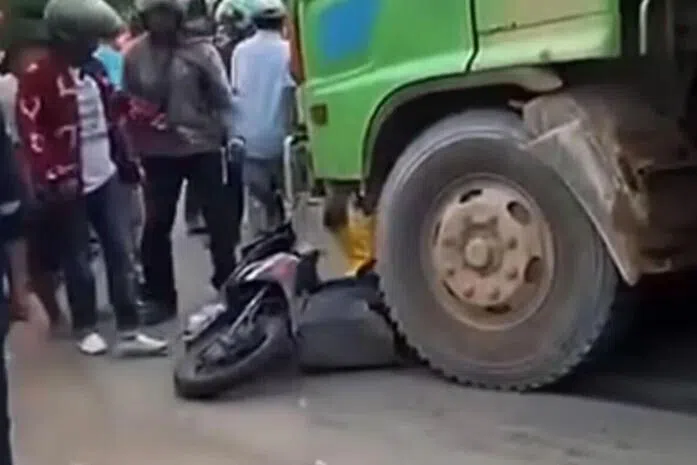 பாத்தாம் சாலை விபத்து; 62 வயது சிங்கப்பூரர் உயிரிழப்பு