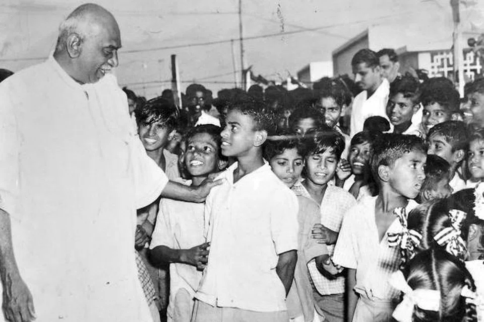 காமராஜர் ஆட்சி செய்த ஒன்பது ஆண்டுகள் தமிழ்நாட்டின் பொற்காலங்களில் ஒன்று. காமராஜரால் தமிழகத்து மக்கள் அடைந்த பயன்கள் பல. அவற்றில் எப்போதும் முதல் இடத்தைப் பிடிப்பது கல்வித் துறை மேம்பாட்டில் அவர் முன்னெடுத்த செயல்பாடுகள்.