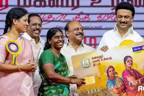 பெண்களுக்கு மாதம் 1,000 ரூபாய் உரிமைத் தொகையை அறிவித்தபோது பெரும் வரவேற்பு கிடைத்தது.
