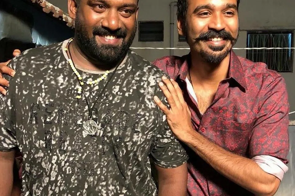 தனுஷுடன் ரோபோ சங்கர்.