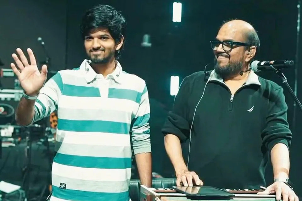 தந்தை வித்யாசாகருடன் ஹர்ஷ்வர்தன்.