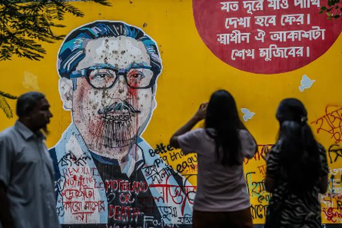 பங்ளாதேஷ் சிறைகளிலிருந்து தப்பிய 700 கைதிகள் தலைமறைவு