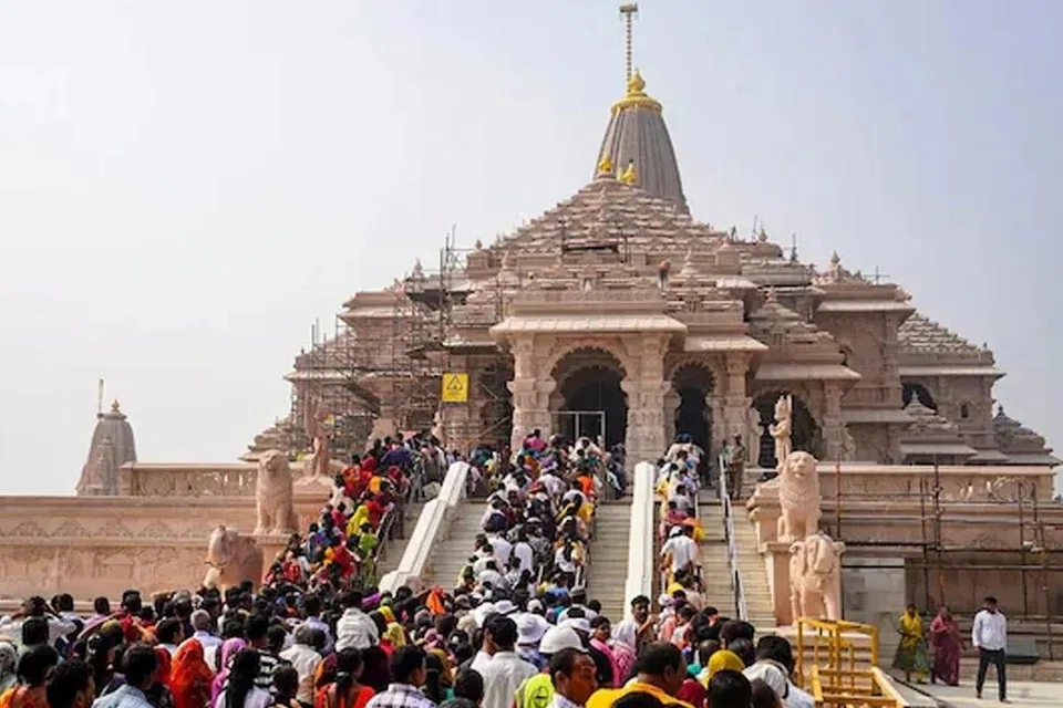 அயோத்தி ராமர் கோயில் காணிக்கைப் பணத்தை எண்ணிய தனியார் ஊழியர்களுக்கு எந்த விதிமுறையும் இல்லை என்பது உத்தரப் பிரதேச அரசின் சிறப்பு விசாரணைக் குழுத் தகவலில் தெரிவிக்கப்பட்டுள்ளது.