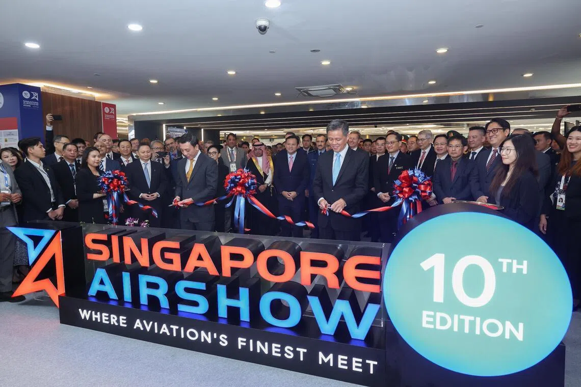 அதிகாரபூர்வமாகத் தொடங்கியது சிங்கப்பூர் விமானக் கண்காட்சி
