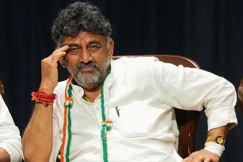 கர்நாடகத் தலைவர் டி.கே.சிவக்குமார்.