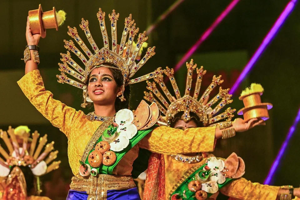 சீனப் புத்தாண்டையொட்டி பிப்ரவரி 7ஆம் தேதி சிங்கப்பூரில் நடைபெற்ற சிங்கே அணிவகுப்பில் பங்குபெற்ற கலைஞர்கள்.  
