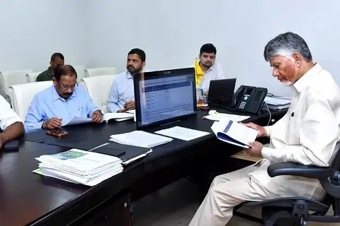 புயல் பாதிப்பு ஏற்படக்கூடிய 20 மாவட்டங்களுக்கு நிவாரண நிதியை ஆந்திர மாநில அரசு உடனடியாகப் பகிர்ந்தளித்துள்ளது. 