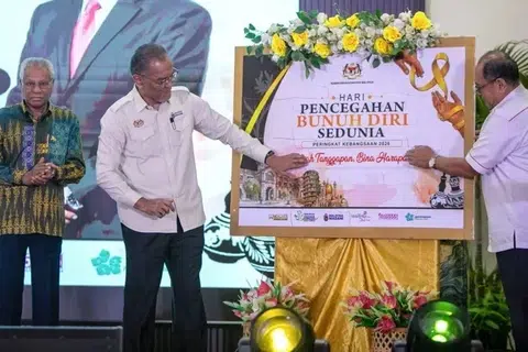 மலேசியாவின் உயிர்மாய்ப்பு தடுப்பு நடவடிக்கைகளை மேம்படுத்தும் திட்டத்தைத் தொடங்கி வைத்தார் மலேசிய சுகாதார அமைச்சர் டாக்டர் ஸுல்கிஃப்லி அஹமது.