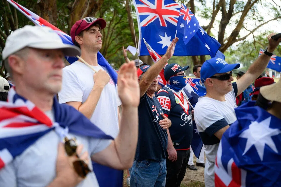 போண்டாய் கடற்கரையில் மௌன அஞ்சலி