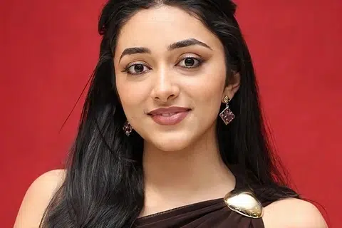 முன்னணி நடிகையாக இருந்தாலும் குரல் சோதனையைக் கடந்துதான் செல்வேன் என்று ப்ரீத்தி முகுந்தன் கூறியுள்ளார்.