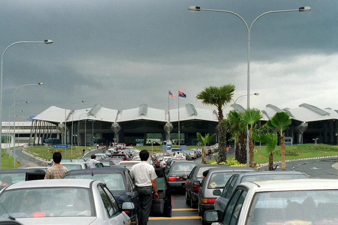 சிங்கப்பூருக்குள் நுழையும் வெளிநாட்டு வாகனங்களுக்குக் கட்டணம் உயர்த்தப்படும்