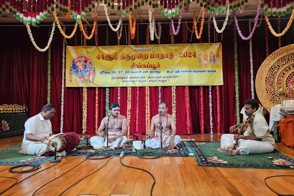 பல்வேறு ஆலயங்களில் பணியாற்றும் திருமுறை ஓதுவார்களின் திருமுறை இன்னிசை மழையும் வந்தோரைப் பரவசப்படுத்தியது.