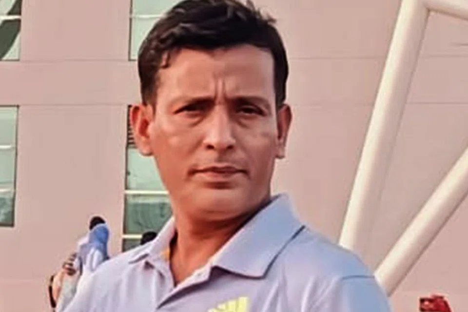 உலோகத் துண்டு தலையில் விழுந்து உயிரிழந்த தன்வீர் ஹசன் கான், 44.