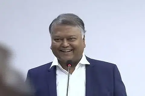 சென்னை உயர்நீதிமன்ற நீதிபதி செந்தில் குமார்.