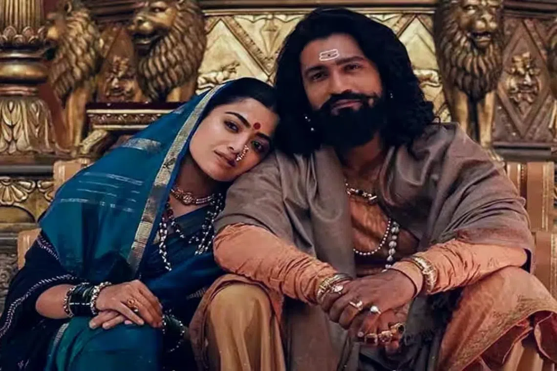 சத்ரபதி சிவாஜியாக வேடமிட்டு குதிரையில் வந்த ரசிகர்