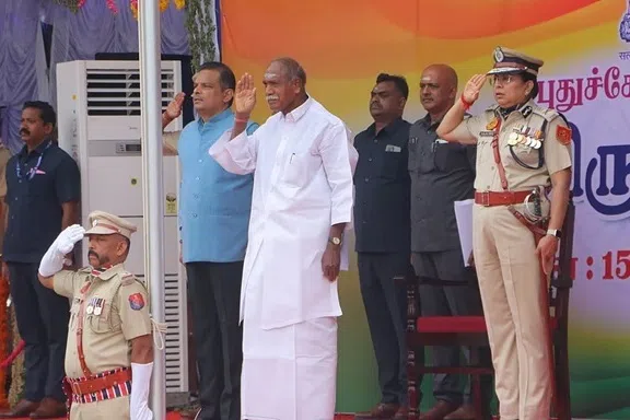 புதுவை முன்னோடி மாநிலமாக மாறும் என ரங்கசாமி நம்பிக்கை