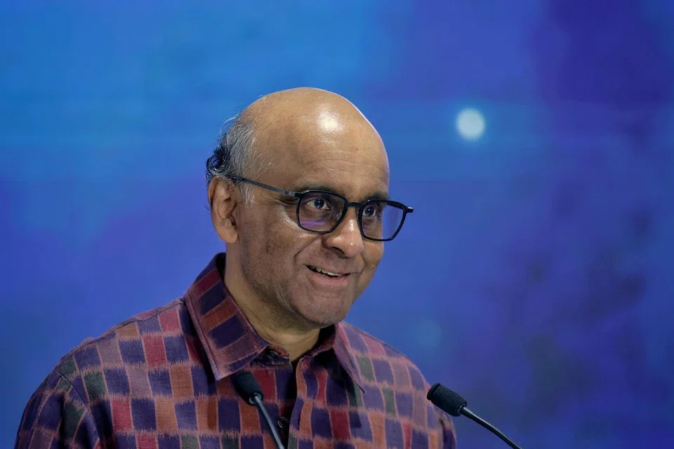 அதிபர் தர்மன் சண்முகரத்னம்.