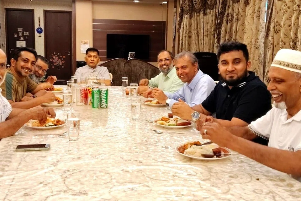 புதிதாக அமைக்கப்பட்டுள்ள பரங்கிப்பேட்டை சங்கத்தின் (சிங்கப்பூர்) செயற்குழு.