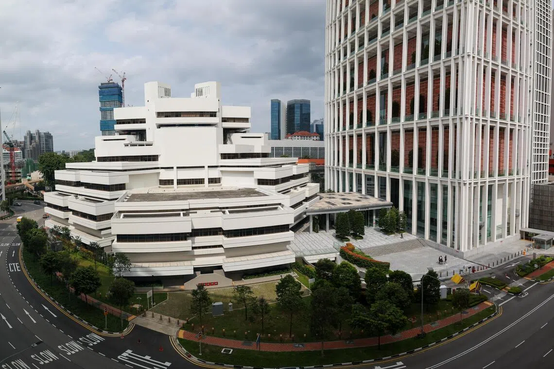 பொதுச் சொத்தை சேதப்படுத்திய மூவர்:  நீதிமன்றத்தில் குற்றச்சாட்டு 