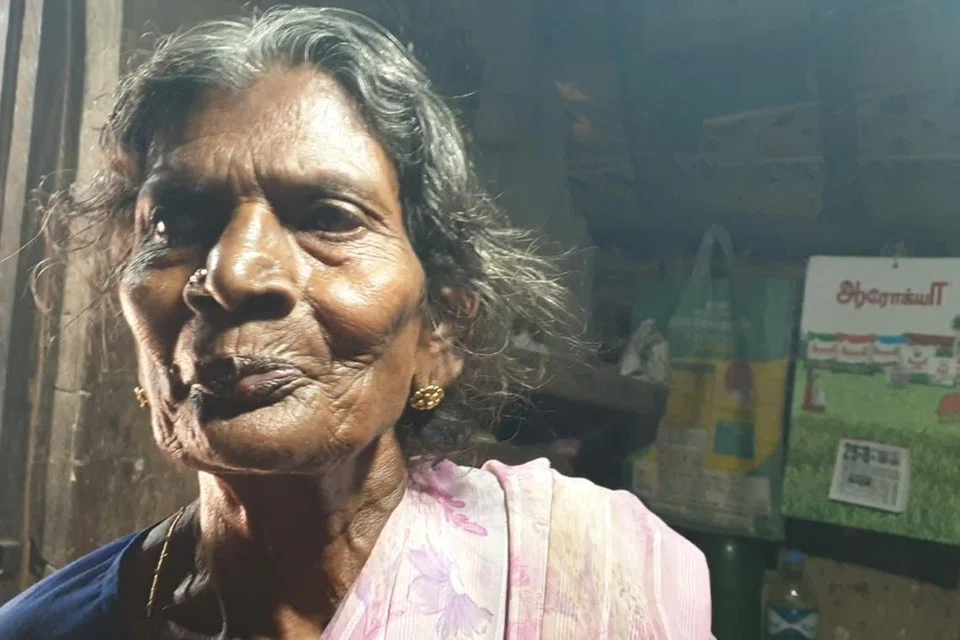 இயற்கையிலேயே குழந்தைகள் மீது பாசம் கொண்ட திருவாட்டி வசந்தா, ஏழ்மையிலும் தன் பிள்ளைகளைச் சீரும் சிறப்புமாக சீராட்டி பாராட்டி வளர்த்து வந்தார்.