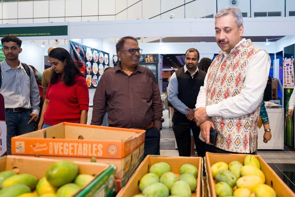 இந்தியாவின் பல்வேறு மாநிலங்களைச் சேர்ந்த 15க்கும் மேற்பட்ட சுவையான மாம்பழ வகைகள் காட்சிப்படுத்தப்பட்டன.