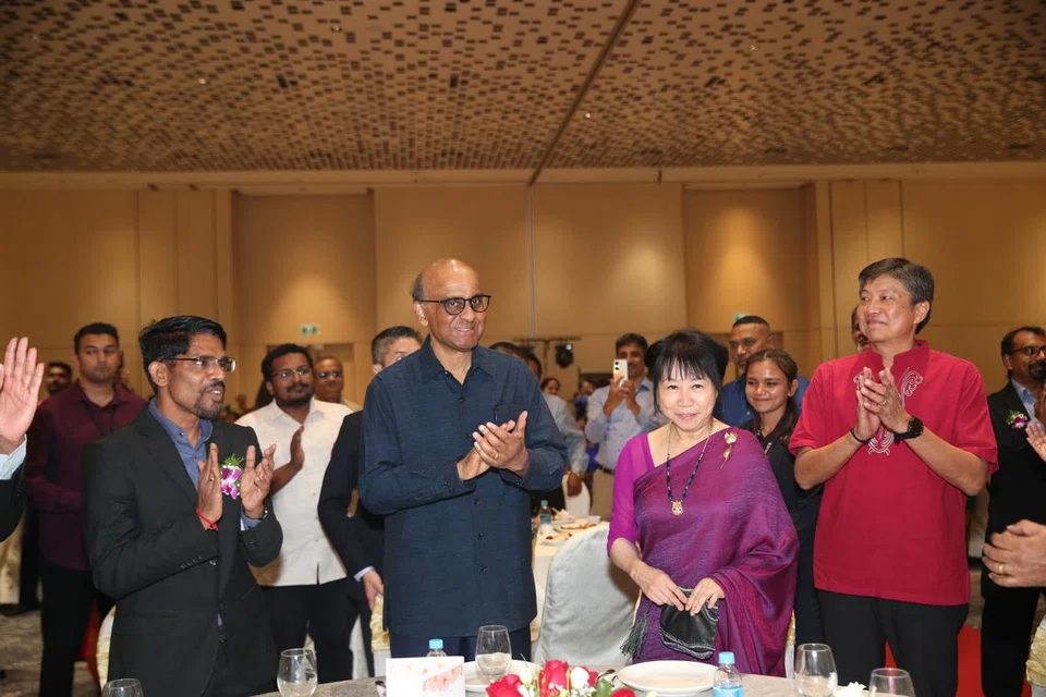 சிங்கப்பூர்த் தமிழாசிரியர் தினக் கொண்டாட்ட விருந்தில் அதிபர் தர்மன் சண்முகரத்னம் தமது துணைவியாருடன் கலந்துகொண்டார். 