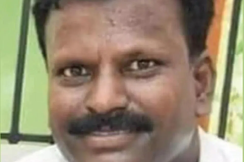 பலத்த வெட்டுக்காயம் அடைந்த ஜெகன் சம்பவ இடத்திலேயே உயிரிழந்தார். 