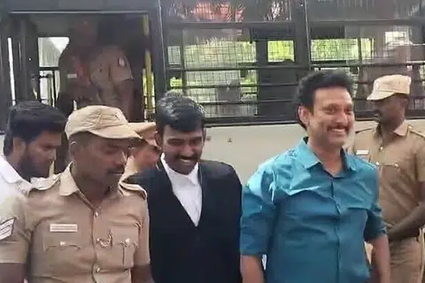 அண்மையில் கைது செய்யப்பட்ட தமிழகத்தின் முன்னாள் பள்ளிக் கல்வித்துறை அமைச்சர் அன்பில் மகேஸ்.