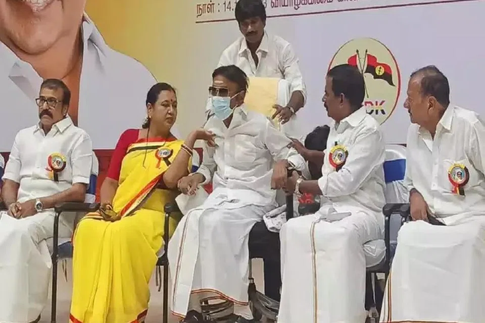 தேமுதிக பொதுக்குழு, செயற்குழுக் கூட்டத்தில் கட்சியின் பொதுச் செயலாளராக பிரேமலதாவை நியமிக்கப்பட்டார். மருத்துவ சிகிச்சைக்கு பின் முதன்முறையாக கட்சி நிகழ்ச்சியில் தேமுதிக தலைவர் விஜயகாந்த் பங்கேற்றார். விஜயகாந்தைப் பார்த்ததும் தொண்டர்கள் கரகோஷம் எழுப்பி ஆரவாரம் செய்தனர்.