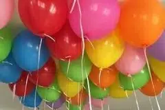 ஹீலியம் நிரப்பப்பட்ட பலூன்கள்.