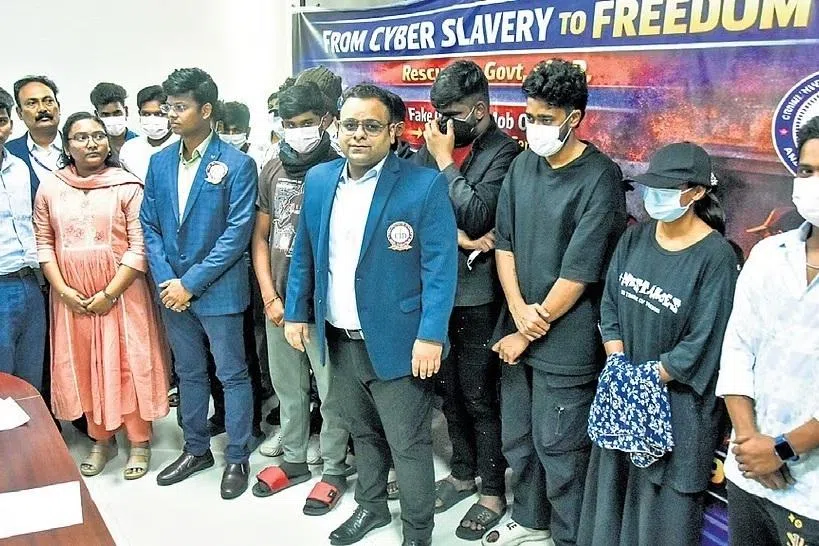 இணைய மோசடிக் கும்பலிடம் சிக்கிய ஆந்திராவைச் சேர்ந்த 120 பேர் மீட்பு