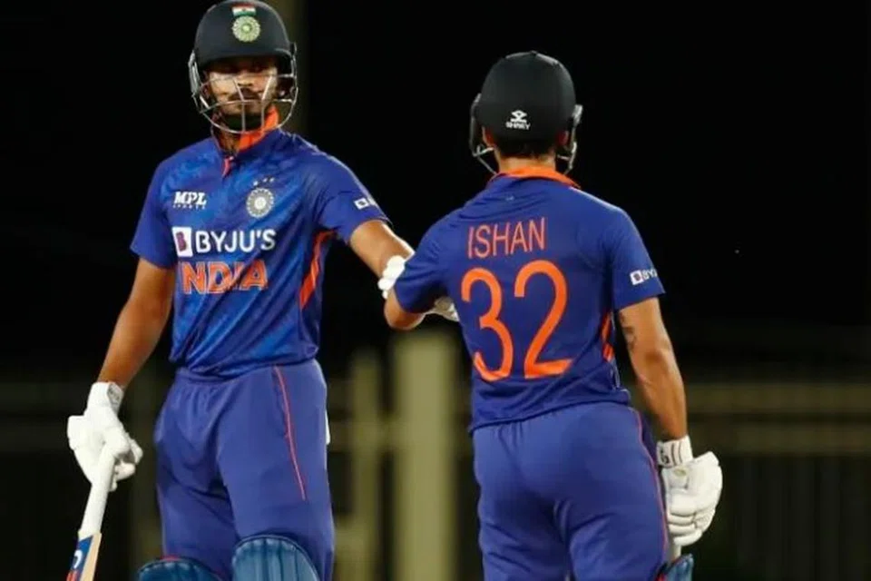 கடந்த ஆண்டு ஒப்பந்தத்திலிருந்து நீக்கப்பட்ட ஷ்ரேயாஸ் ஐயர், இஷான் கிஷன் மீண்டும் இடம்பிடித்துள்ளனர். 