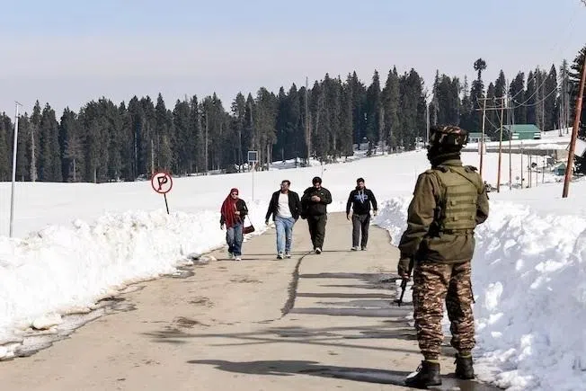 சுற்றுலாப் பயணிகள் பாதுகாப்புக்கு பஹல்காமில் ‘கியூஆர்’ குறியீடு சரிபார்ப்பு முறை அறிமுகம்